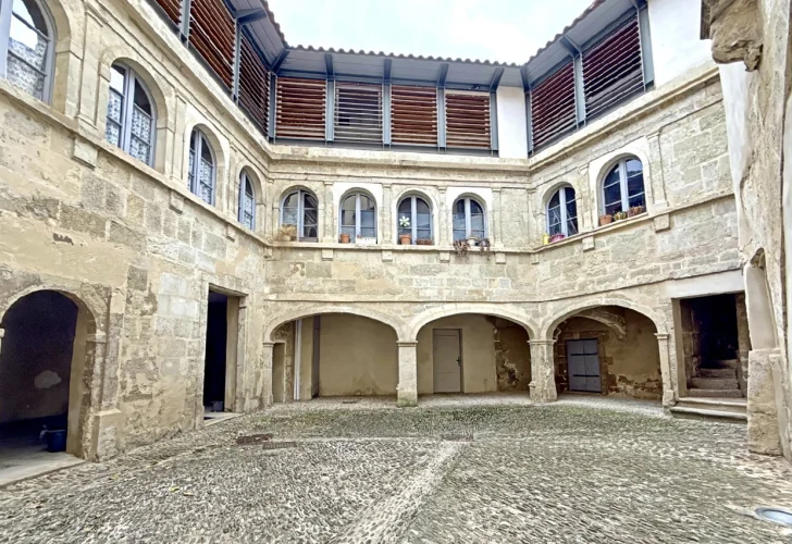 Apartment in Historic Building Near Old Arena