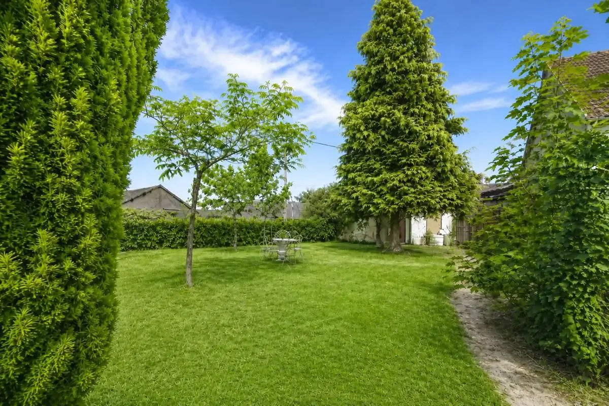House for sale in Châteaumeillant — 5 bedrooms, 185 m²