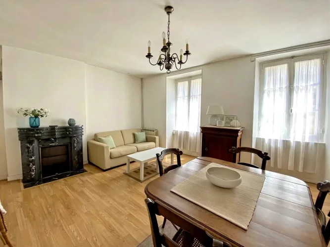 Townhouse with Commercial Premises in Le Dorat