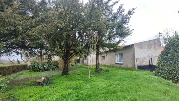 Charming 3-Bedroom House in Mouterre-Silly photo 4