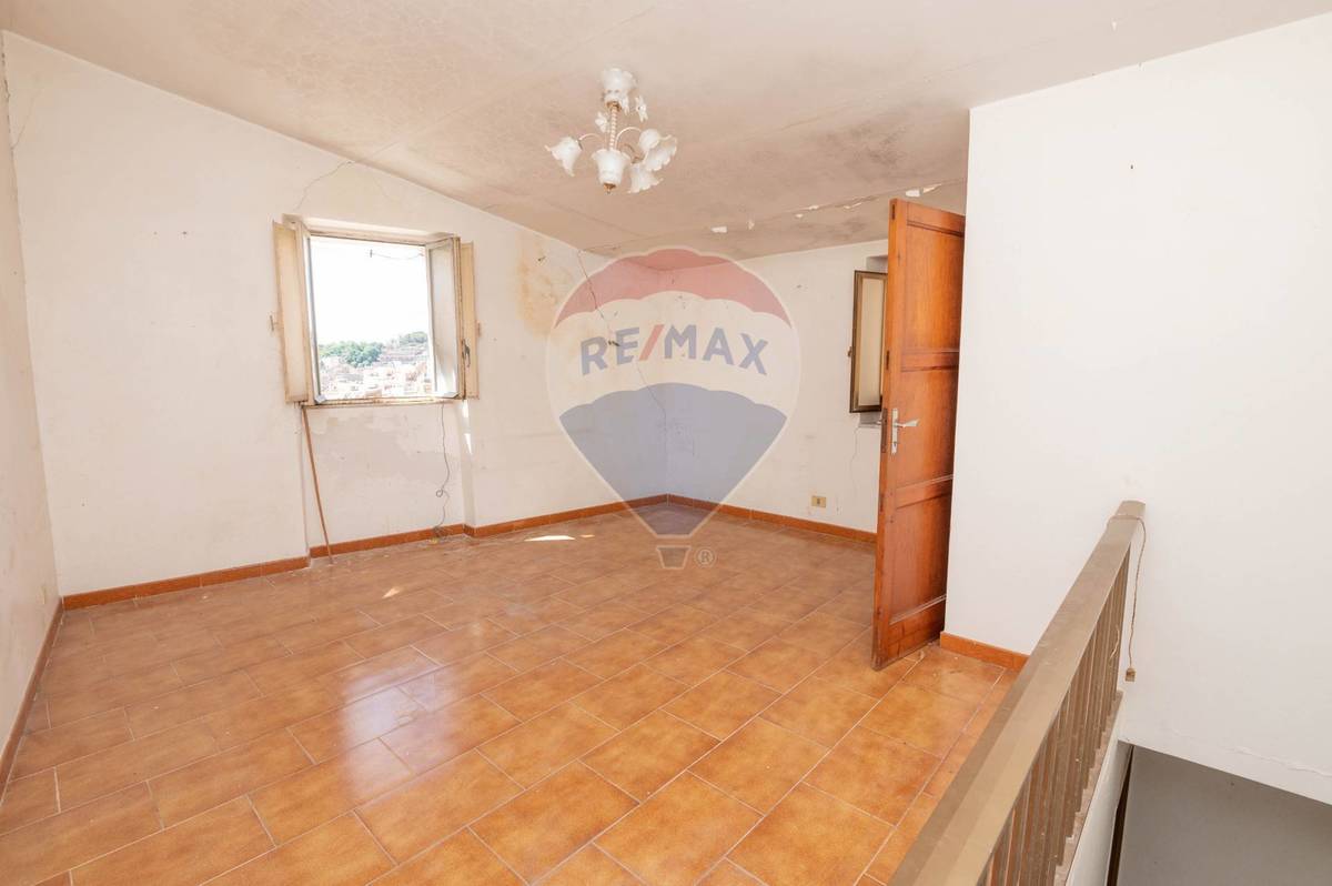 Property in Caltagirone photo 4