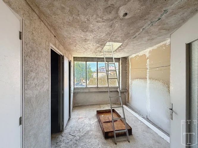 Exclusive 3-Room with Renovation Potential photo 4