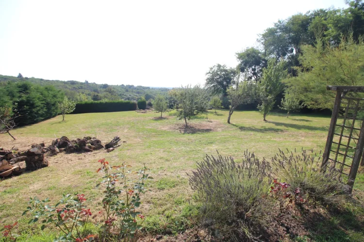 Four Bedroom Detached House with Barn, Heated Pool and Garden with Views. photo 3