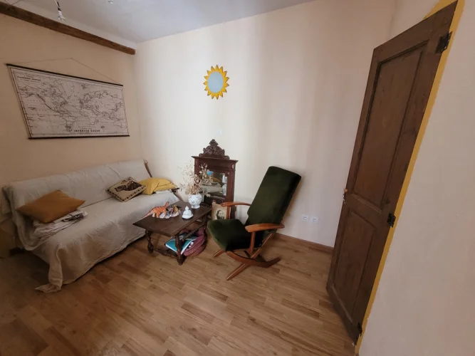 A Quiet Village House with 75 M2 of Living Space, Close to all Amenities. photo 3