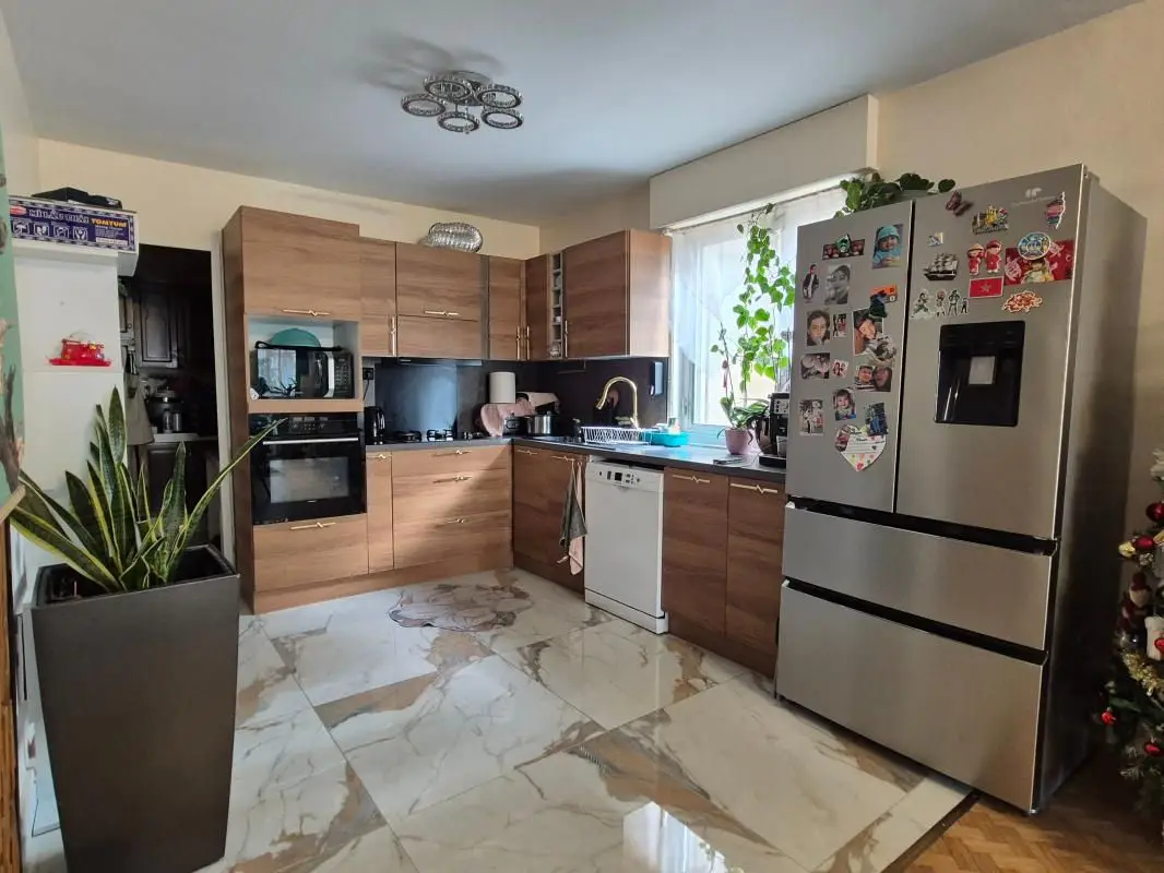 Apartment for sale in Saint-Étienne — 3 bedrooms, 96 m² photo 3