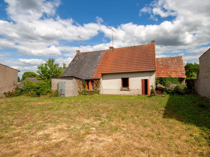 Great Property Opportunity to Renovate Near Chénérailles photo 2