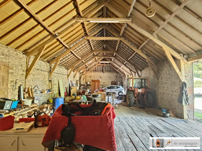 House, Barn, Kennel and Neighbors more than 150m Away