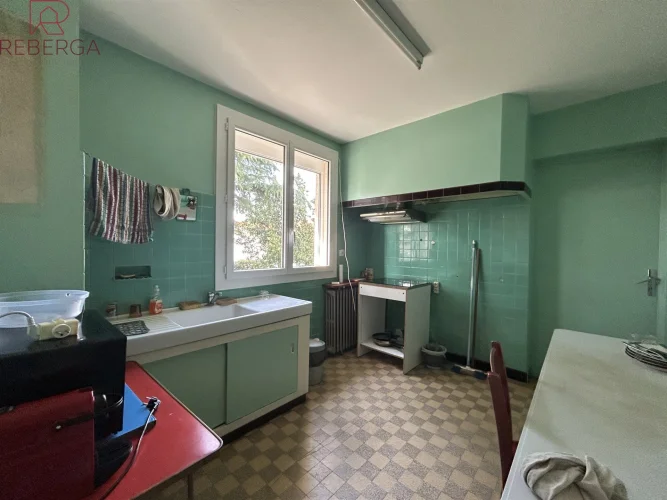 House to Renovate, Desirable Location. photo 5