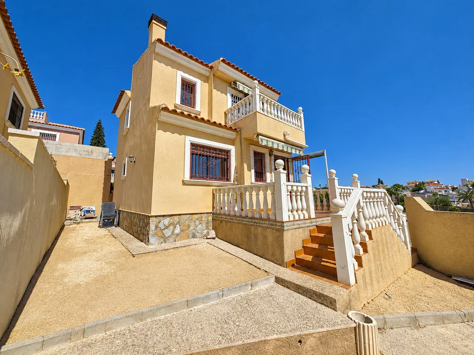 Villa in Villamartin, Alicante province