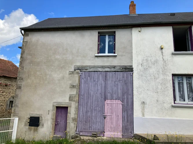 Auv 1170: Longère in a Hamlet on 1200 m², Quiet, to Renovate photo 2