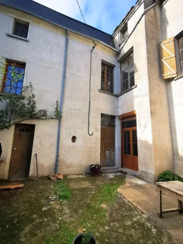 Superb Character Home in Loudun, 7 Rooms, 188 m² photo 3