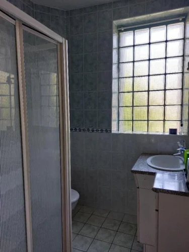 Lovely 2 Bedroom House Close to Town photo 4