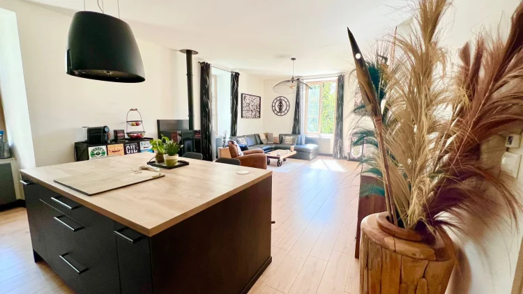 Chatillon Sur Seine: Modern 130m² Apartment Near the photo 4