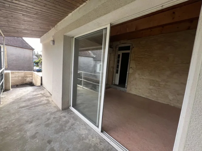 Stone Former Café in the Heart of Dégagnac – Great Potential, Bucolic Setting