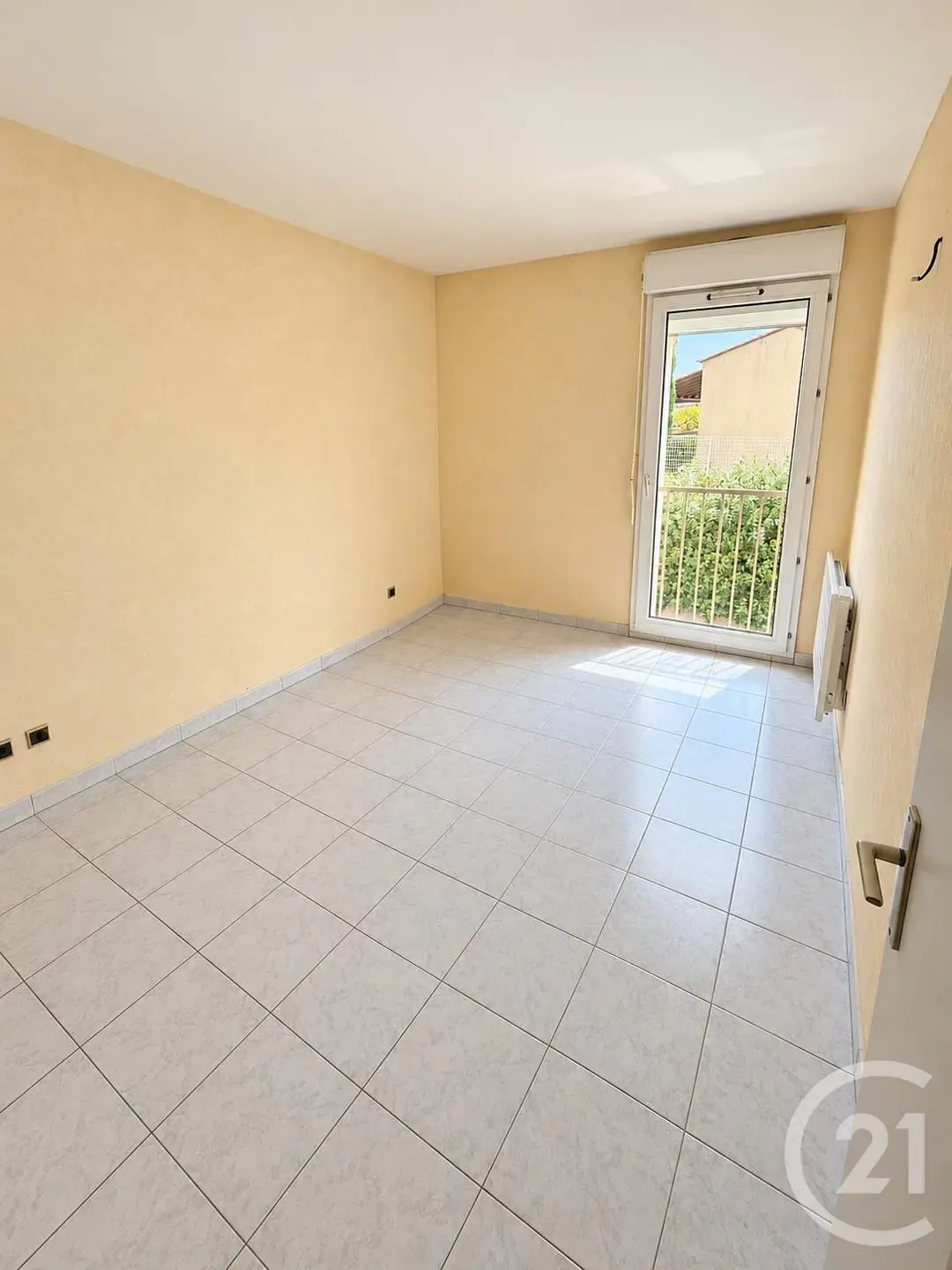 Apartment for sale in Martigues — 2 bedrooms, 61 m² photo 5