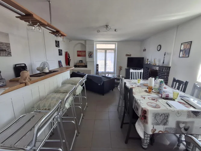 Family Home with Extensive Outbuildings and Land photo 3