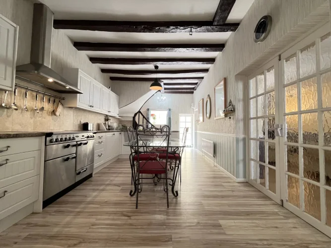 Large Town House in the Centre of Saint Savin photo 3
