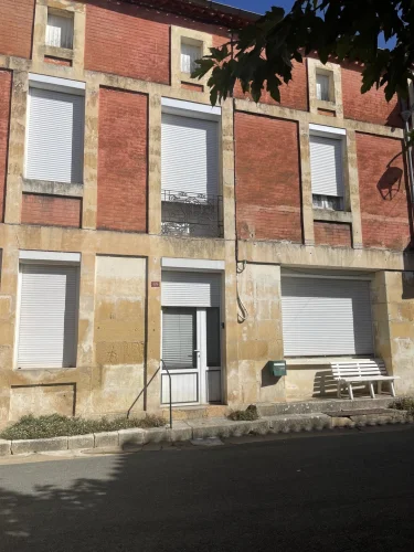 Lacapelle-Biron between Fumel, Monflanquin and Villereal, House with Garden, Very Beautiful Stone Outbuilding