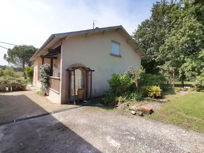 F4 House photo 5