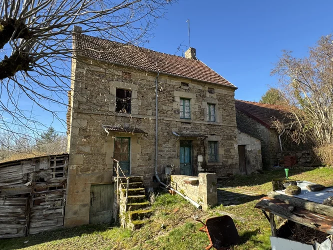 Renovation Project - Countryside House with 6,700 m² of Land - at the End of a Dead End - River Access photo 4