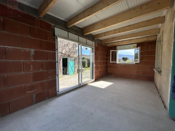 House to Renovate, Desirable Location. photo 3