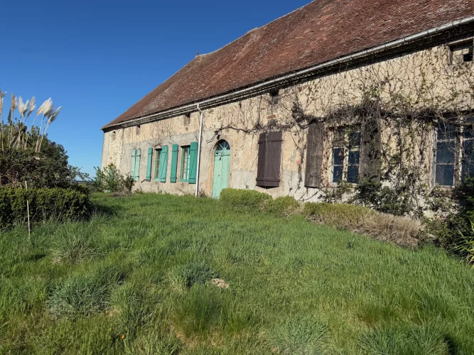 Auv 1217: Large Renovation Project: 920m² Building on 8450m² photo 2