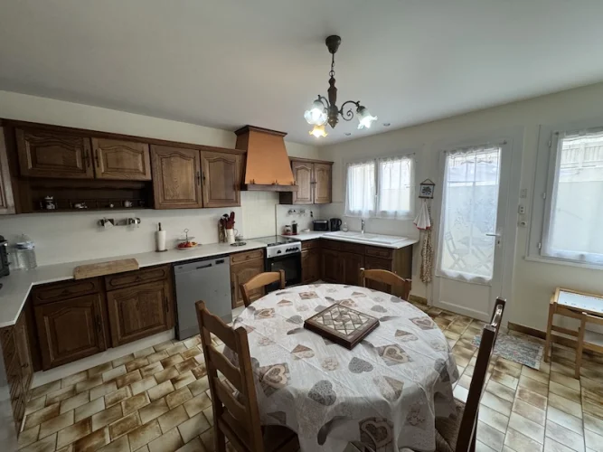 Townhouse in Riberac, this 3 story house has a terrace and a garden photo 3