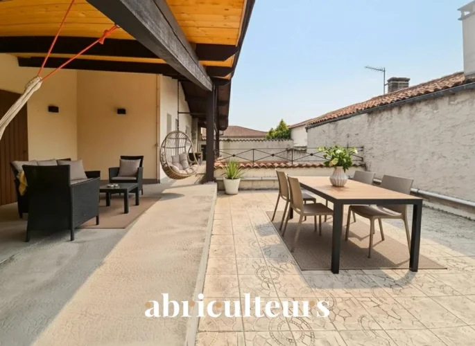 House with 45 m² Terrace for Sale in Cognac (16100) photo 2