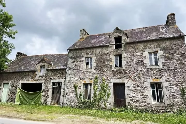 Stone House to Renovate Near Caribet