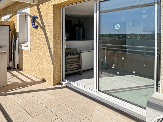 Attractive Second Floor Flat with Open Views and Two Private Parking Spaces photo 4