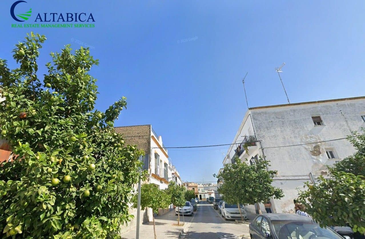 Flat for sale in Lora del Río, Seville photo 2