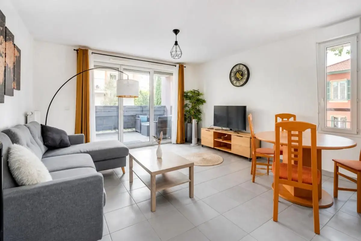 Apartment for sale in Vénissieux — 2 bedrooms, 68 m² photo 4