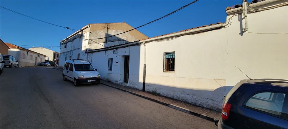 Townhouse for sale in Madroñera, Cáceres