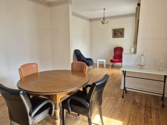 For Sale in Auch, 3-Room Apartment with Garage