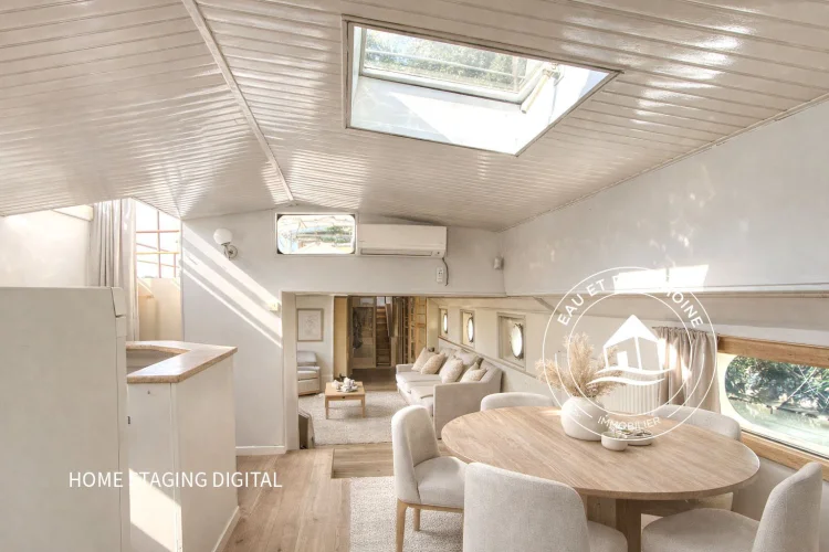 Navigating a 180 m² Freycinet Barge with Independent Accommodation in Avignon, Île De la Barthelasse