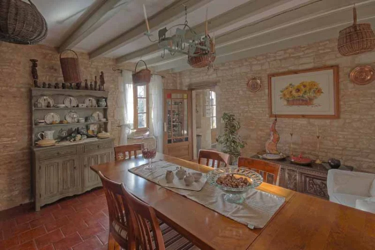 4 Bed 3Bath 1736 Farmhouse/Barn Conversion with Significant Revenue Earning Potential photo 4
