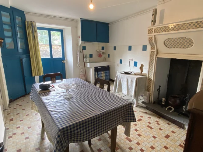 House by the River with Vibrant Town Facilities just a 10 Minute Walk photo 4