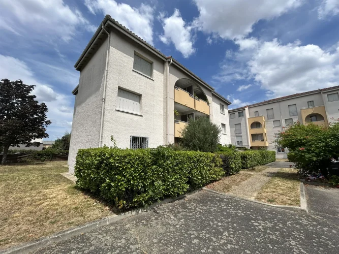 North Toulouse, Near the Metro, 4-Room Ground-Floor Apartment in a Secure Residence!