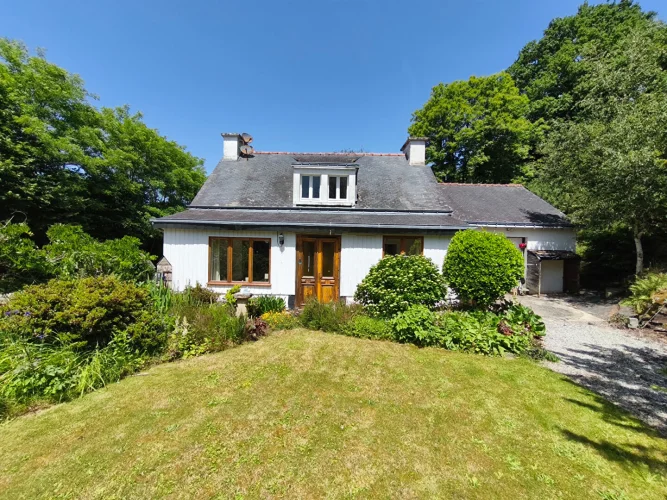 Morbihan, Sainte-Brigitte, Detached Cottage, Two Bedrooms, Beautiful Garden, Parking