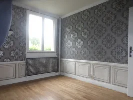 In Marissel, a Very Nice Renovated 65m² Apartment with Parking.