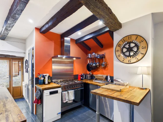 Beautifully Presented 3-Bedroom Medieval Home with Rare, Private Terrace in the Heart of Issigeac photo 4