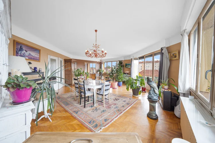 Superb 7-Room Apartment in Montceau-Les-Mines, 166.58 m² photo 3