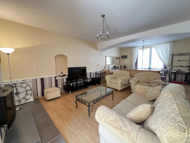 Large Town House in the Centre of Saint Savin photo 4
