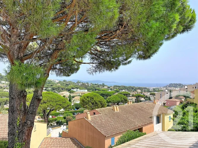 Cavalaire-Sur-Mer Exclusive Listing 3-Room Mazet in a Residence with a Swimming Pool, 900 Meters