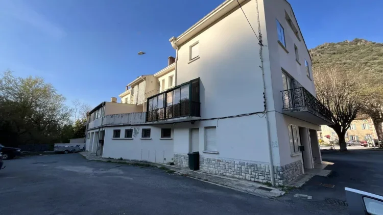 Grand 218 m² Triplex Apartment in Durfort, 6 Bedrooms