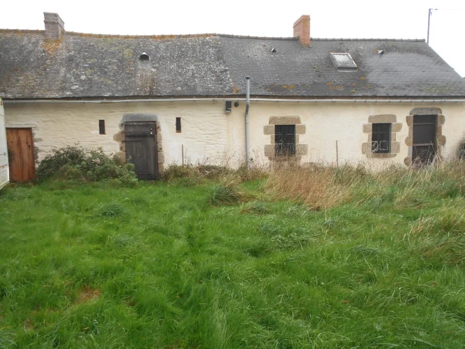 Excellent Value - Exclusive - Very Pretty Stone Cottage to Finish Renovating with Attached Level Garden. Compliant Foss…