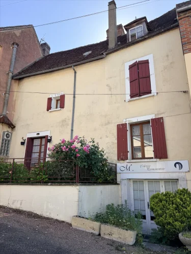 Townhouse for Sale in Toucy, Yonne (89130), Ideally Located for a Gîte and a Commercial Space