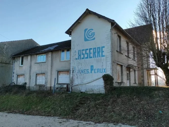 Investment Project: 7-Bed House with Multiple Apartments, Outbuildings and Countryside Views, Oradour-Sur-Vayres photo 2