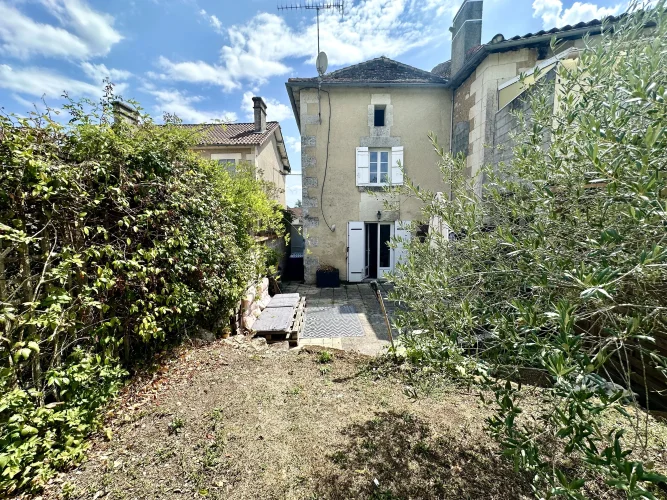 Well Presented and Maintained Cottage in a Popular Bastide Village photo 2