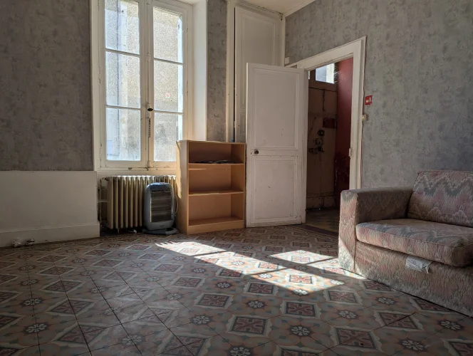 Large 4 Bedroom Townhouse in Prime Location in Montmorillon photo 5